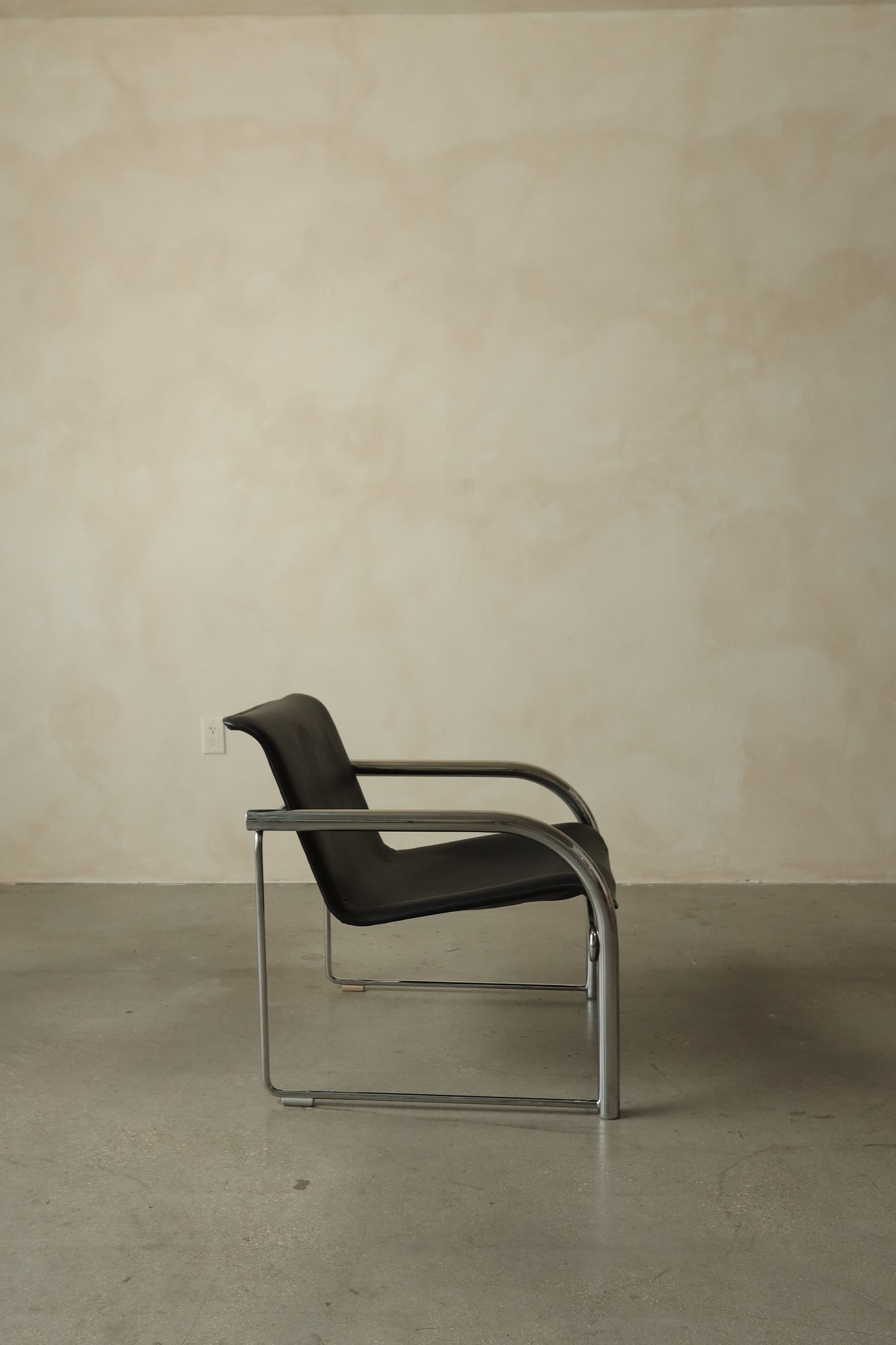 Pair of 1970s Tubular Chrome & Black Sling Lounge Chairs