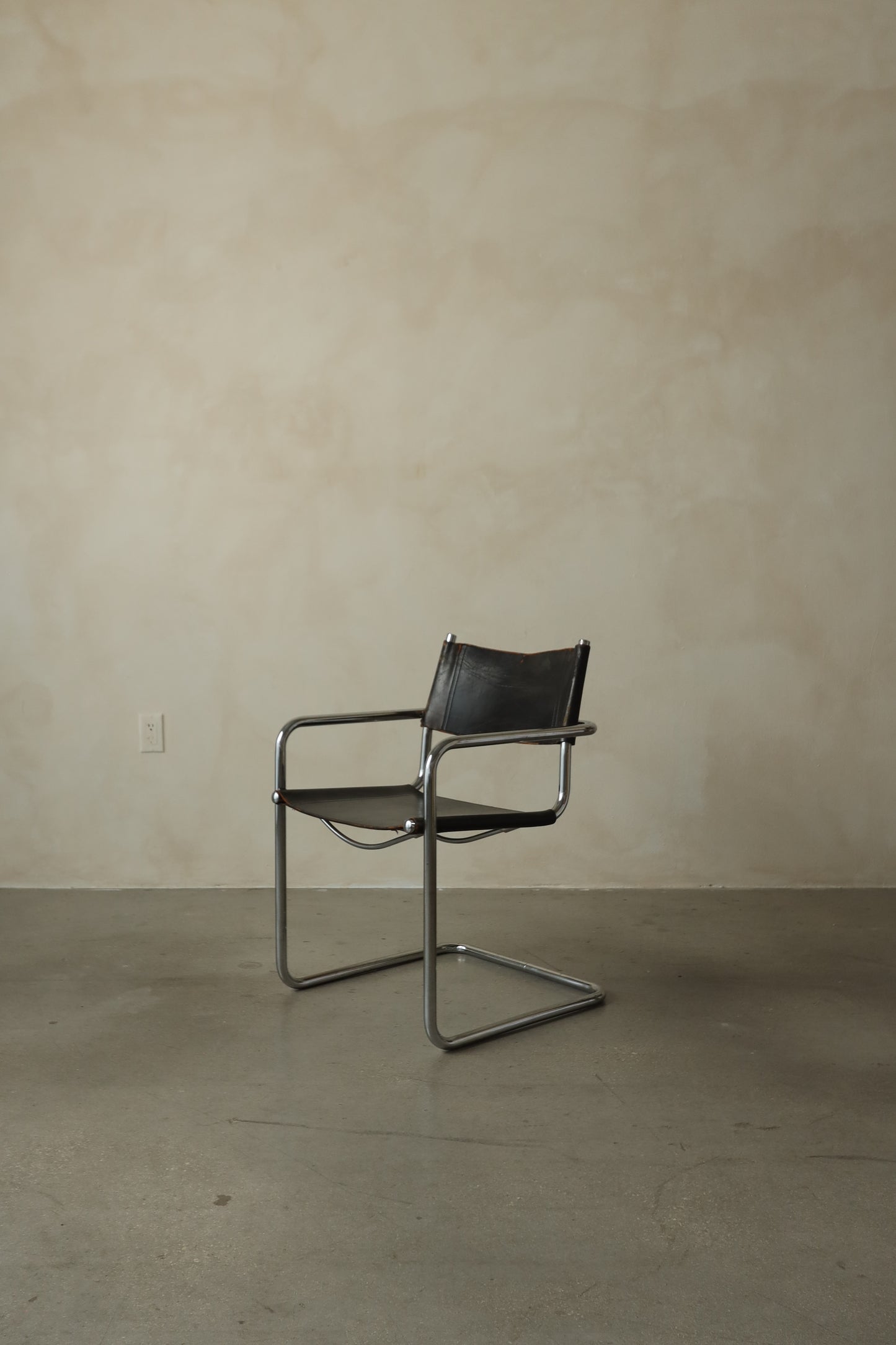 Pair of 1970s Bauhaus-Inspired Chrome and Black Leather Sling Chairs