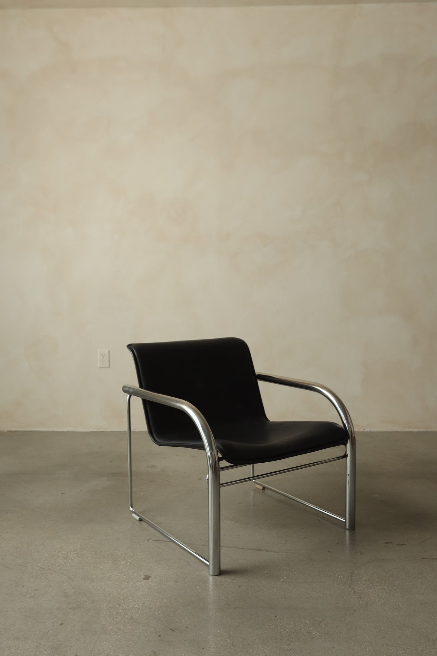 Pair of 1970s Tubular Chrome & Black Sling Lounge Chairs