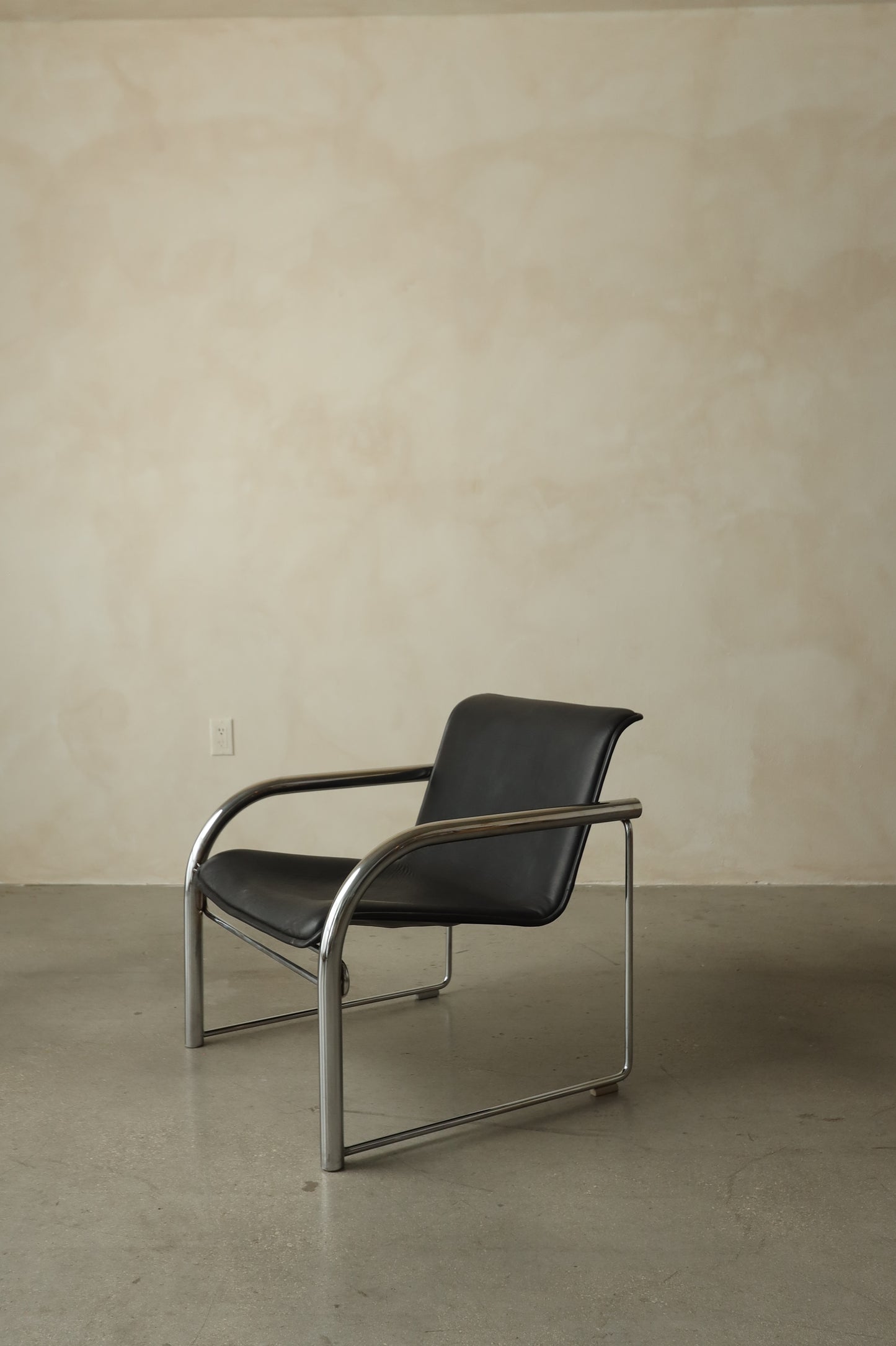 Pair of 1970s Tubular Chrome & Black Sling Lounge Chairs